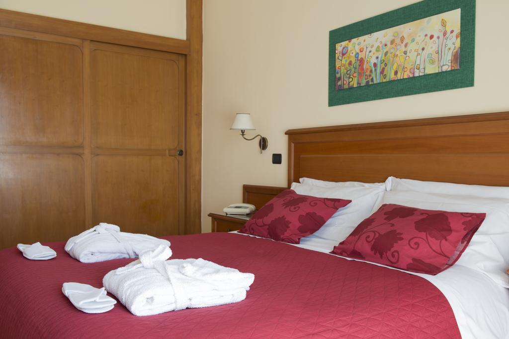 Albergo Scalzone Кастель Вольтурно Экстерьер фото